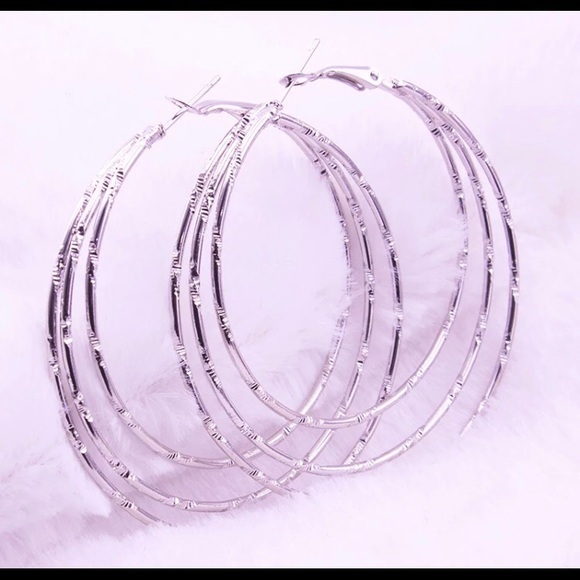HOOP EARRINGS - Picture 4 of 6